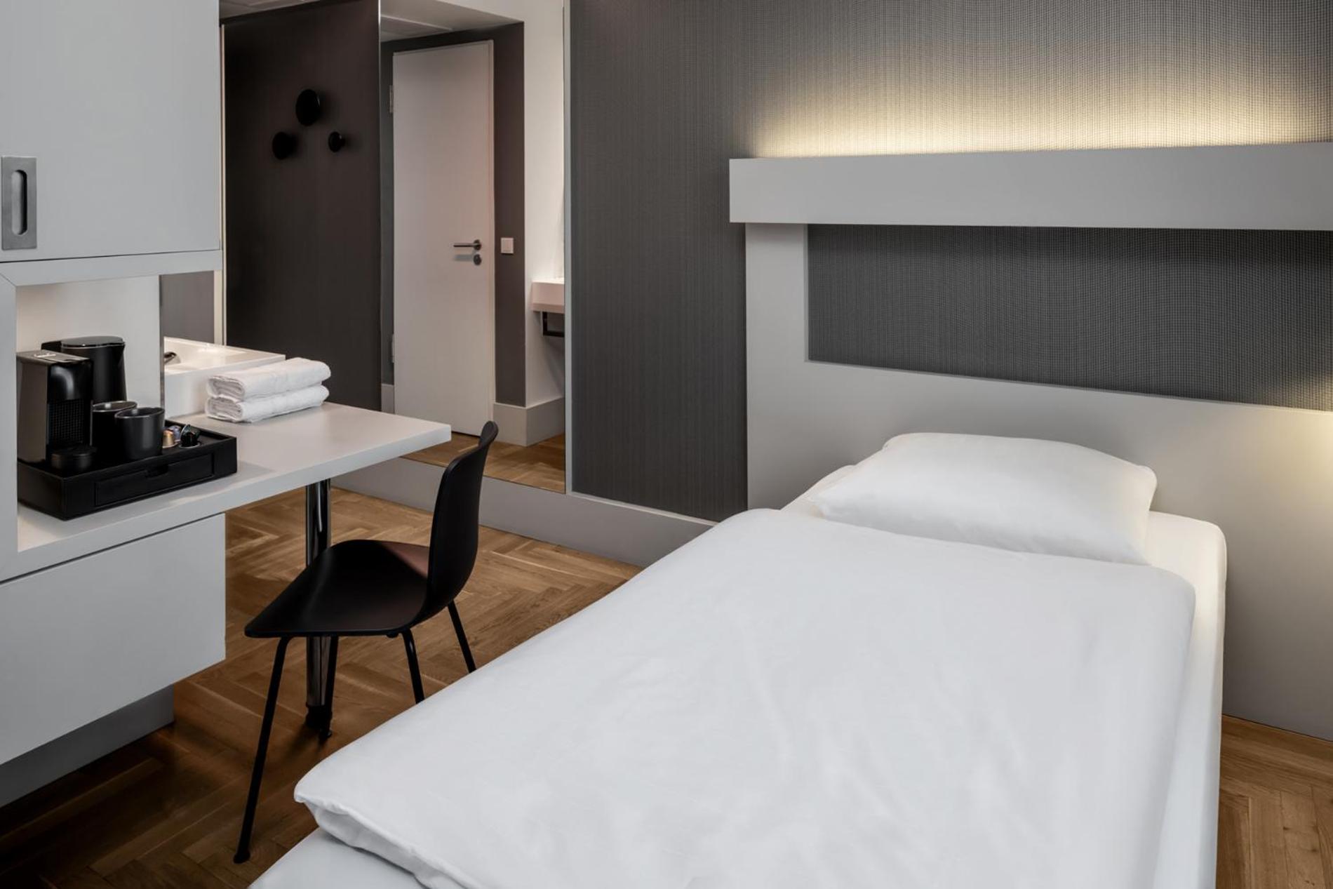 Amano & Hotel 3*